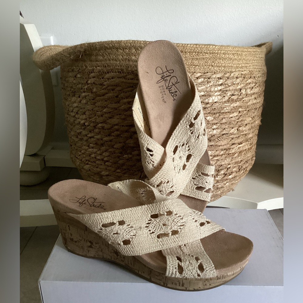 Life Stride Donna macramé wedge sandals EUC Sz 7 cork heel cushion footbed - Picture 5 of 11